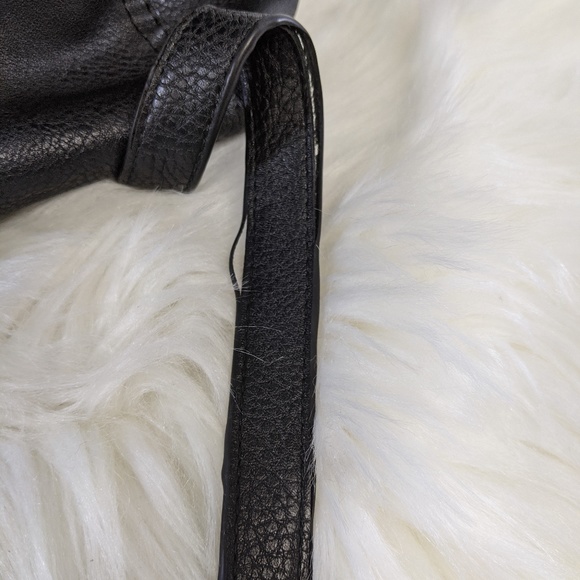 GH Bass & Co | black leather shoulder bag - Picture 3 of 7